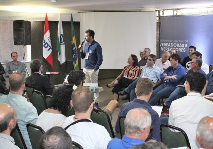 Vereador Marcos Vieira em sua fala de abertura - Foto: Divulgação/PDT-PR