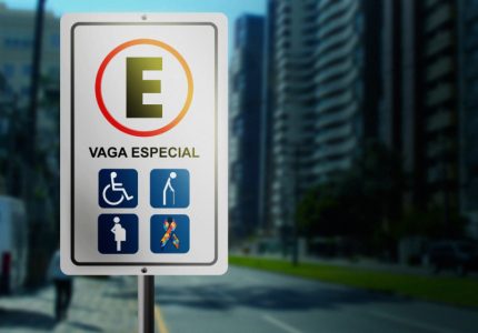 No Paraná, vagas especiais de estacionamento devem conter o Símbolo Mundial do Autismo