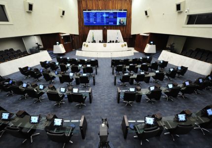 Assembleia vota a redação final da proposta que cria a Bancada Feminina na Casa